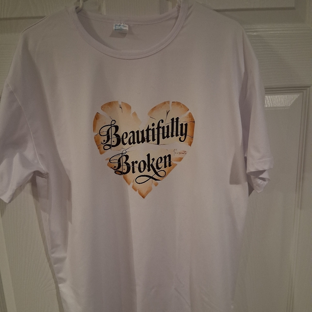 Women's White Cotton T-shirt Graphic, Heart Beautifully Broken Size Large